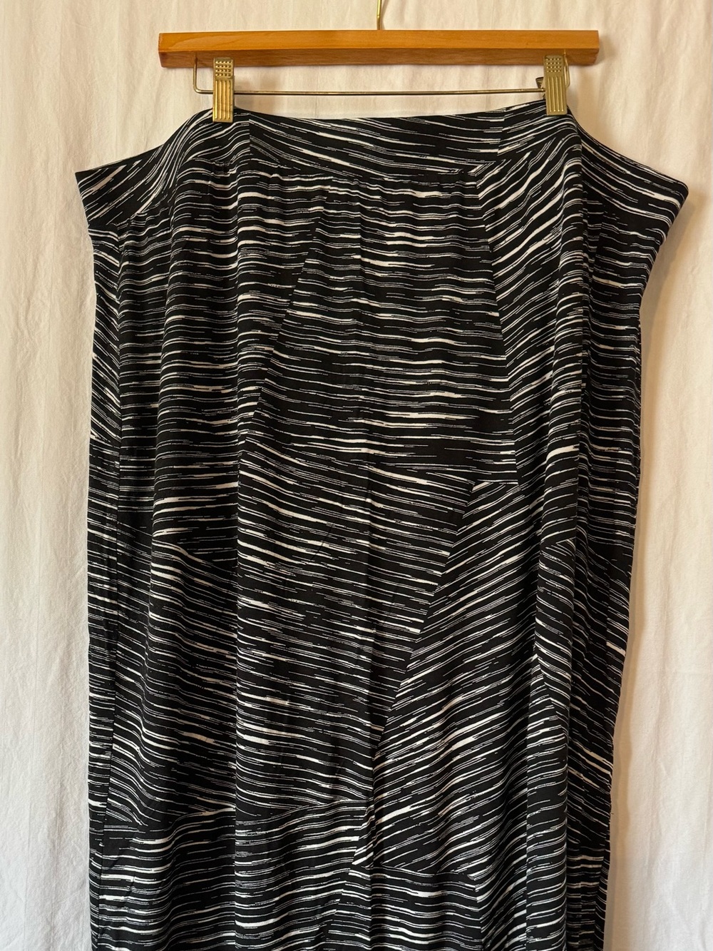 APT. 9 Black & White Striped Stretch Top – 2X – Side Slits